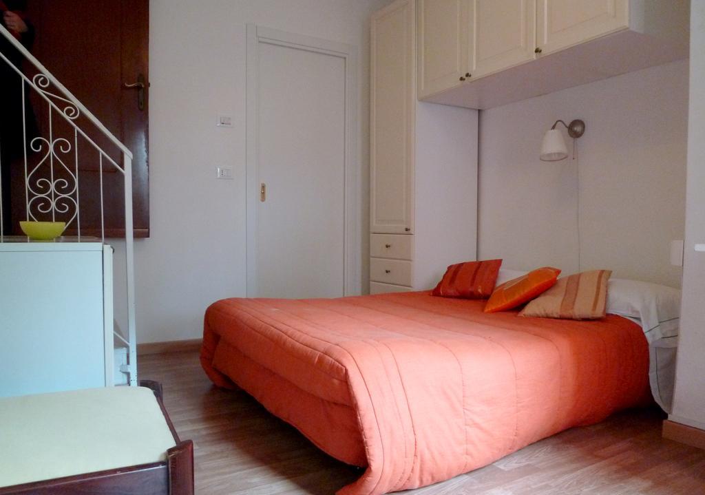 Отель Solemagia In Via Roma Вернацца Экстерьер фото